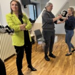 Uczestnicy szkolenia z googlami VR.