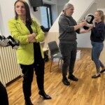 Uczestnicy szkolenia z googlami VR.