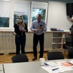 Trener i uczestnicy szkolenia. Teleportacja do świata VR.