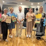 Kolejna grupa wraz z artystą - edukatorem Józefem Chyżym.